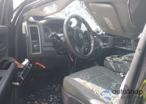 2017 Ram 1500 Express 4X4 6'4 Box из США, поврежденный, VIN 1C6RR7FG9HS667389